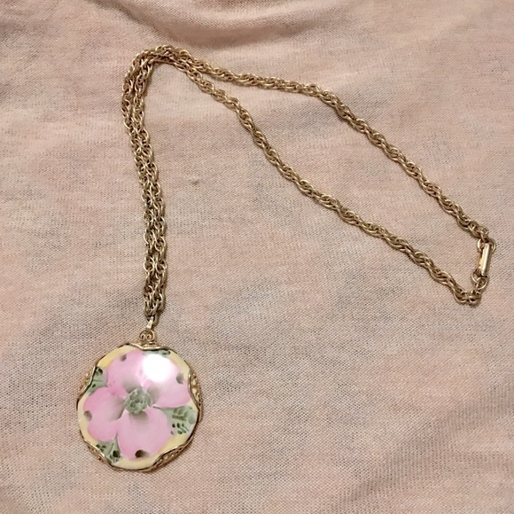 Vintage Jewelry - 🌟5/$25🌟Vintage Pink Floral Pendant Necklace